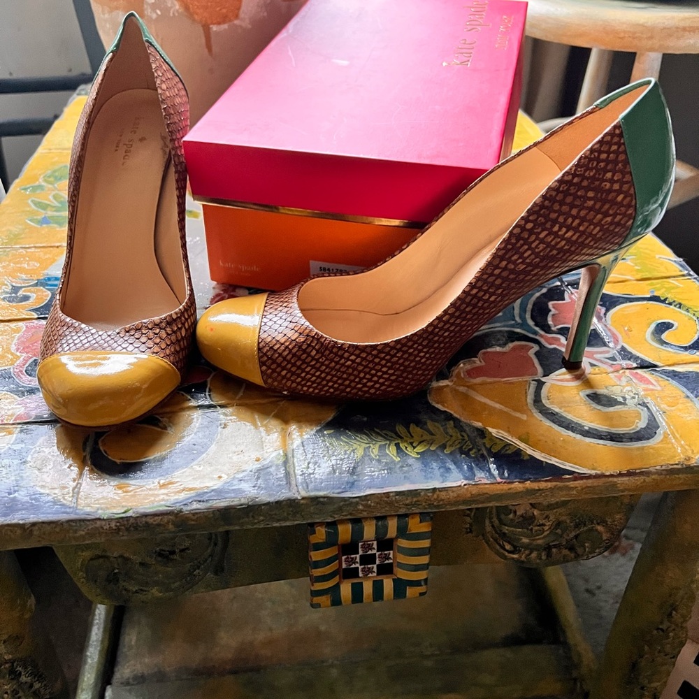 Multi-colored snake round-toed Kate Spade   stilettos.